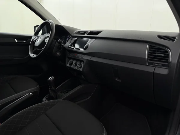 SKODA Fabia (2021) — foto 3 van 26