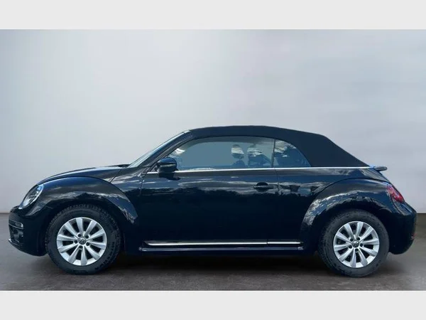 Volkswagen Beetle Cabriolet (2017) — foto 27 van 29