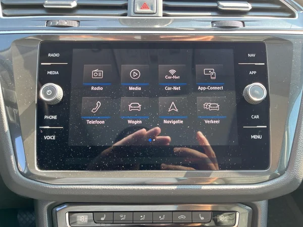 VOLKSWAGEN Tiguan Dsl (2018) — foto 19 van 22