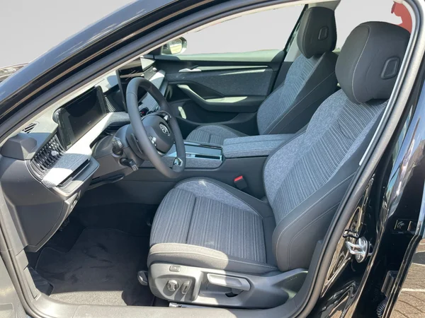 SKODA Superb (2024) — foto 13 van 20