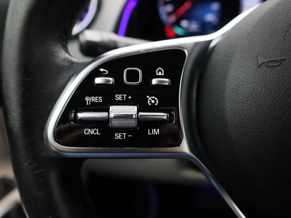 Mercedes-Benz EQB (2022) — foto 13 van 48