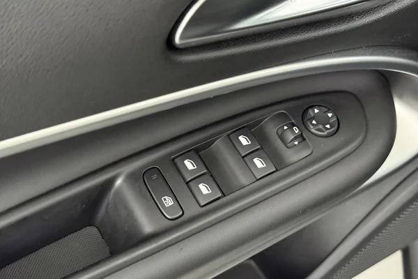 Jeep Avenger (2024) — foto 9 van 26