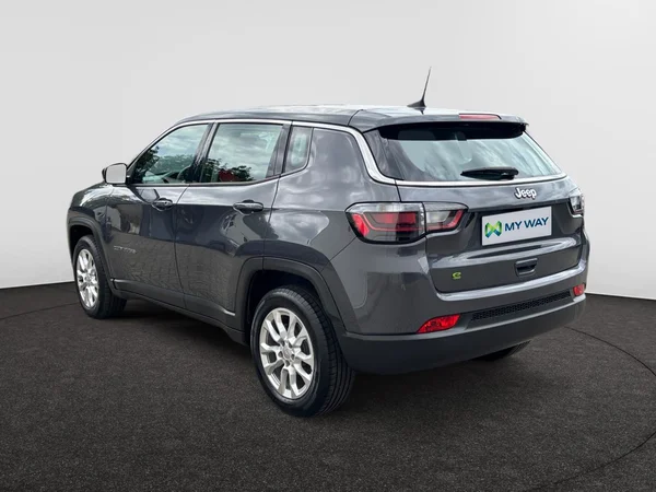 JEEP Compass (2023) — foto 18 van 24