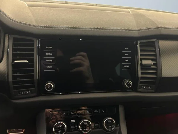 SKODA Kodiaq (2023) — foto 7 van 17