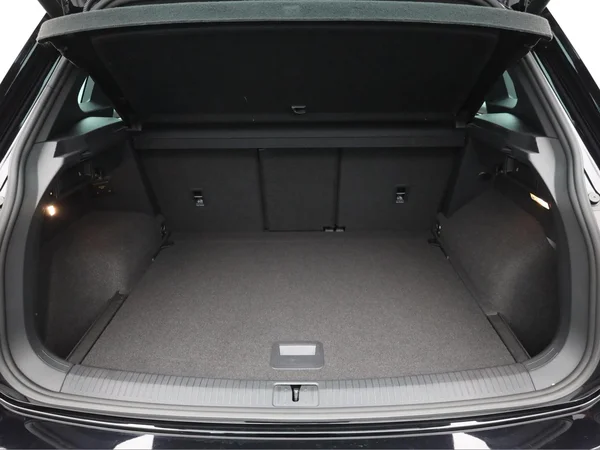 VOLKSWAGEN Tiguan (2021) — foto 2 van 23