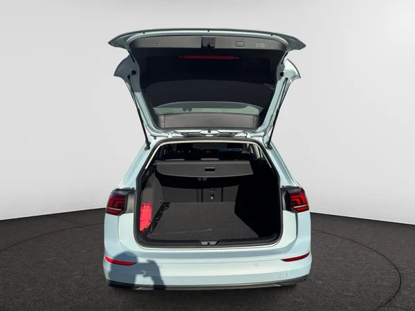 VOLKSWAGEN Golf VIII SW (2025) — foto 4 van 23