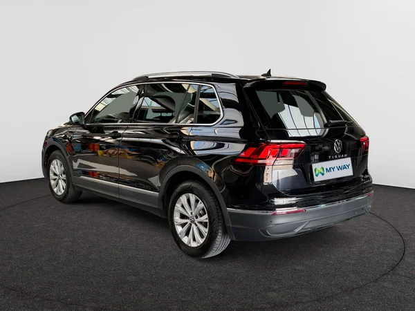VOLKSWAGEN Tiguan (2020) — foto 12 van 19