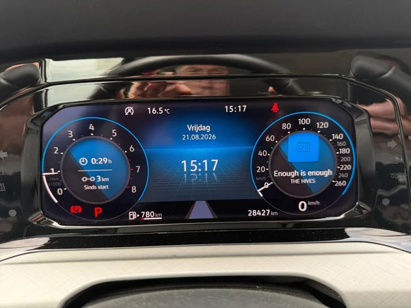 VOLKSWAGEN Golf VIII SW (2023) — foto 2 van 25