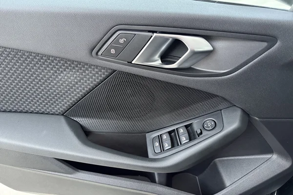 BMW 116i (2025) — foto 8 van 16