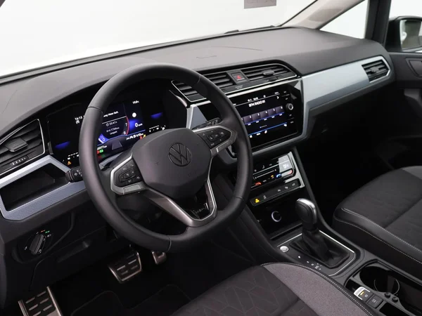 VOLKSWAGEN Touran (2025) — foto 13 van 29