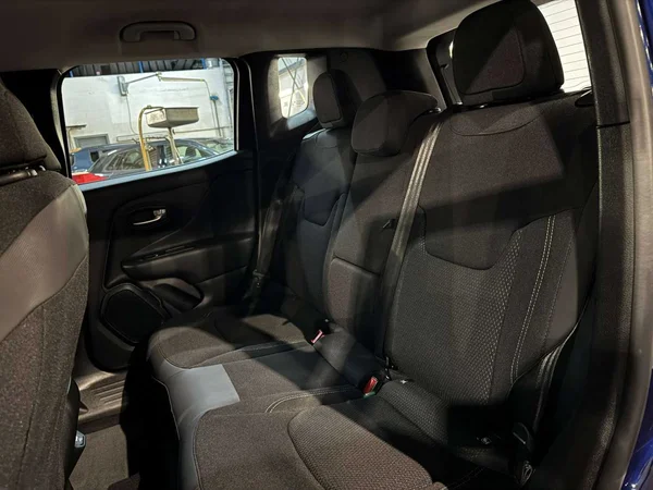 Jeep Renegade (2020) — foto 15 van 17