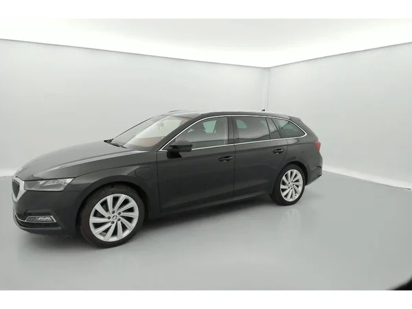 SKODA Octavia Combi PHEV (2021) — foto 6 van 37