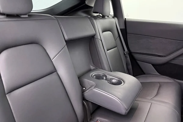 Tesla Model Y (2023) — foto 16 van 33