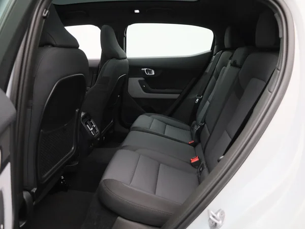Polestar 2 (2022) — foto 3 van 40