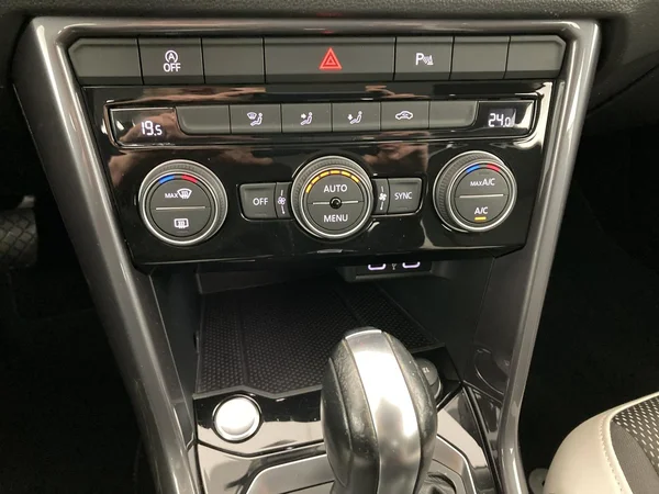 VOLKSWAGEN T-Roc (2021) — foto 11 van 36