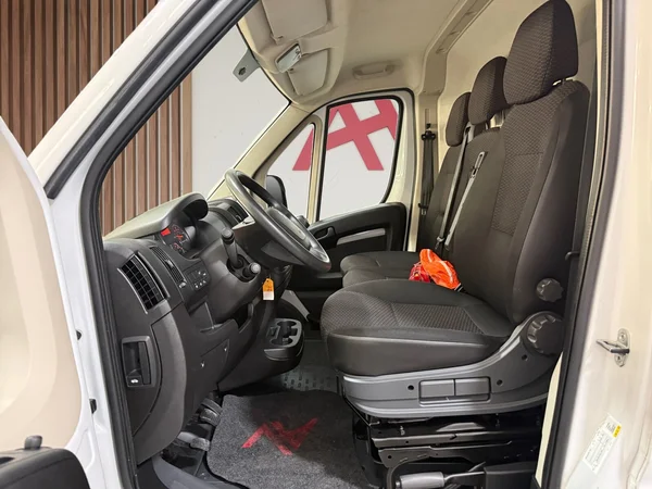 Peugeot Boxer (2023) — foto 3 van 26