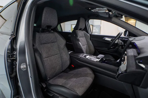Renault Rafale E-TECH (HEV) (2025) — foto 6 van 45