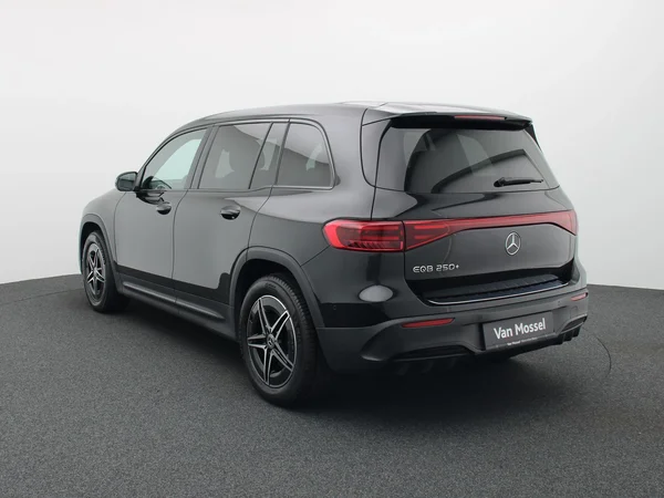 Mercedes-Benz EQB (2025) — foto 12 van 24