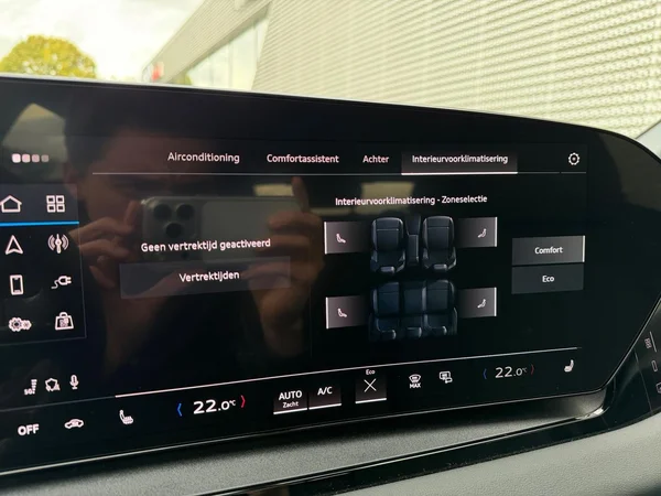 AUDI Q6 e-tron (2025) — foto 14 van 24