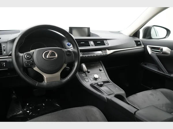LEXUS CT 200h (2018) — foto 9 van 25
