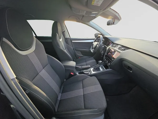 SKODA Octavia SW (2019) — foto 8 van 24