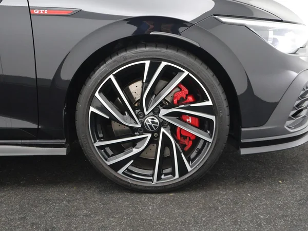 VOLKSWAGEN Golf VIII GTI (2021) — foto 27 van 30