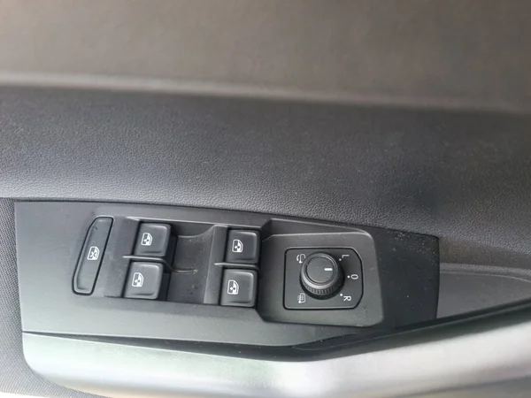 VOLKSWAGEN Polo (2023) — foto 2 van 21
