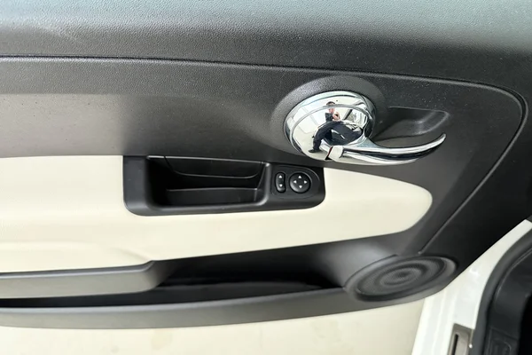 Fiat 500c (2021) — foto 7 van 18