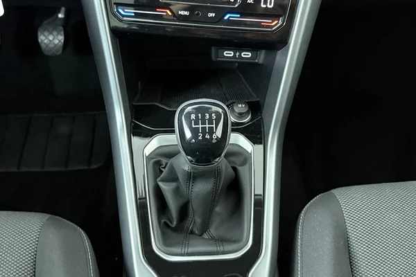 Volkswagen T-Roc (2023) — foto 4 van 19