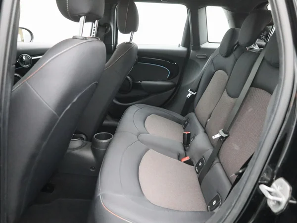 MINI One (2022) — foto 3 van 32