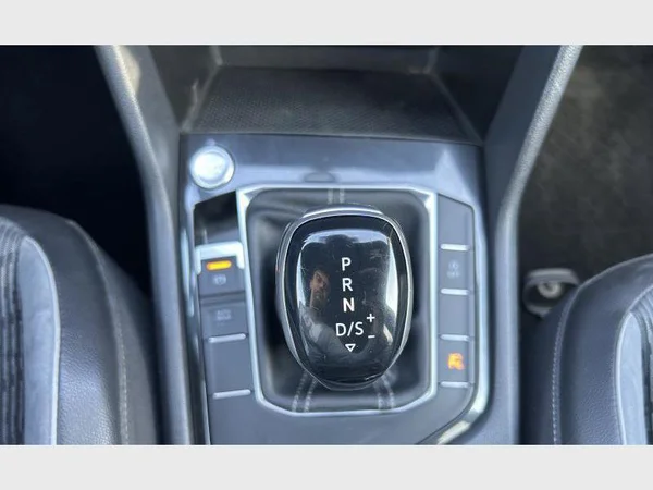VOLKSWAGEN Tiguan (2021) — foto 14 van 33