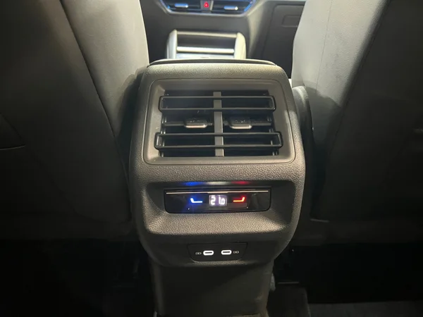 VOLKSWAGEN Tiguan (2024) — foto 4 van 16