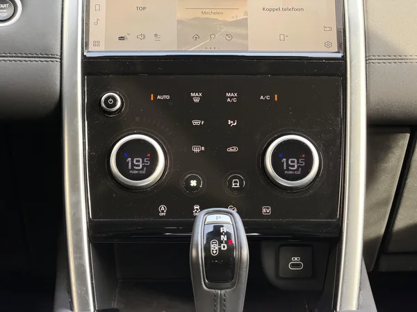 Land Rover Discovery Sport (2021) — foto 14 van 25