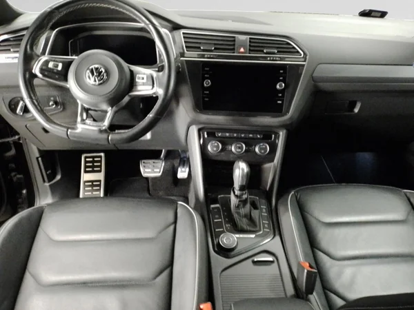 VOLKSWAGEN Tiguan (2020) — foto 2 van 23