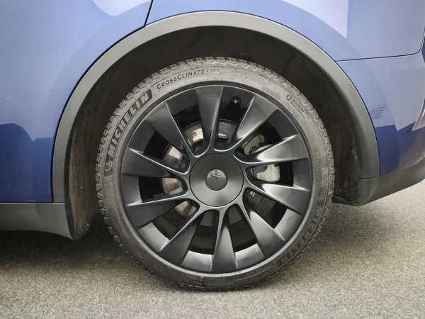 Tesla Model Y (2023) — foto 3 van 43