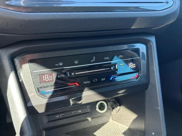 VOLKSWAGEN Tiguan (2023) — foto 14 van 31