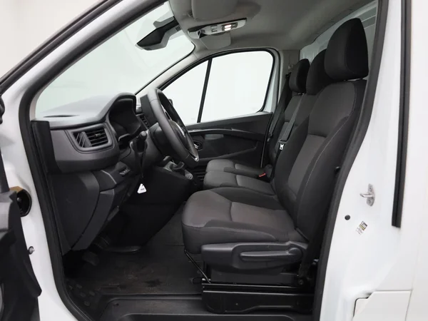 Renault Trafic (2022) — foto 5 van 39