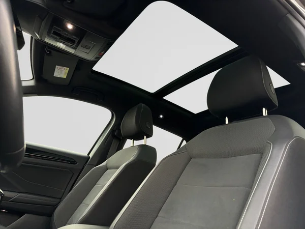 VOLKSWAGEN T-Roc (2022) — foto 9 van 11