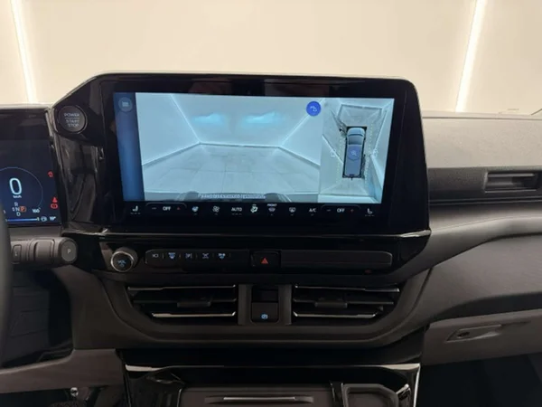Ford Tourneo Custom — foto 7 van 24