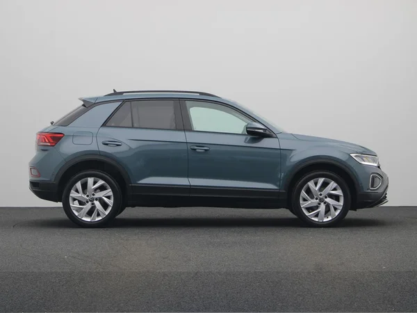 VOLKSWAGEN T-Roc (2023) — foto 17 van 19