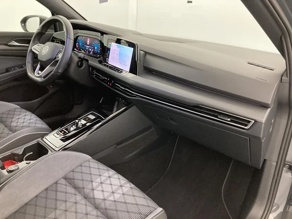 VOLKSWAGEN Golf VIII SW (2024) — foto 8 van 36