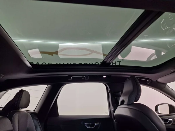 Volvo XC60 (2021) — foto 13 van 17