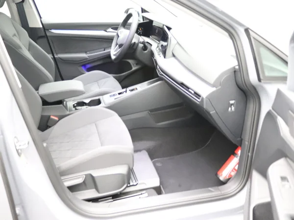 VOLKSWAGEN Golf VIII SW (2024) — foto 24 van 26