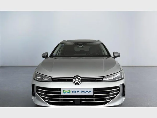 Volkswagen Passat SW (2024) — foto 12 van 36