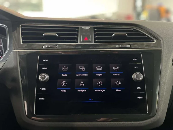 Volkswagen Tiguan (2021) — foto 10 van 21