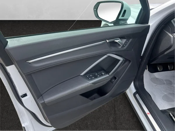 AUDI Q3 (2019) — foto 2 van 24