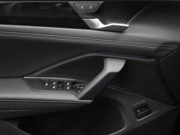 VOLKSWAGEN Tiguan (2025) — foto 5 van 15