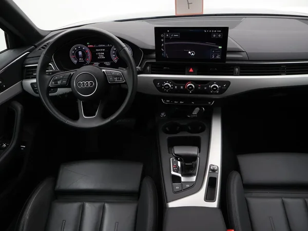 Audi A4 (2023) — foto 15 van 26