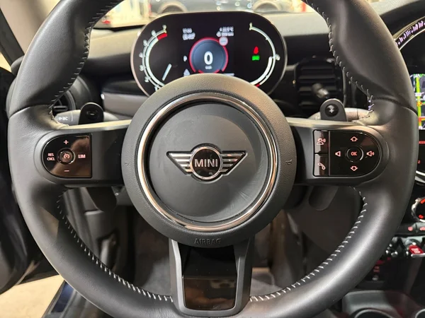 MINI Cooper-S (2023) — foto 7 van 28