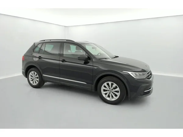 VOLKSWAGEN Tiguan (2022) — foto 34 van 36